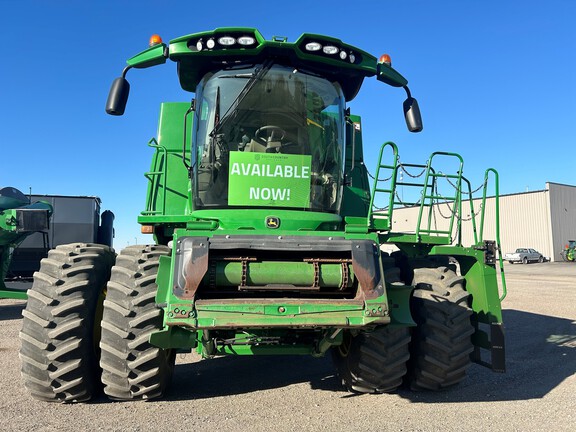 2017 John Deere S680 Combine