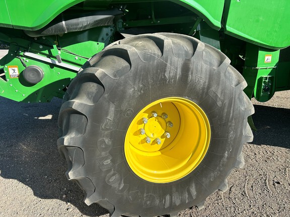 2017 John Deere S680 Combine