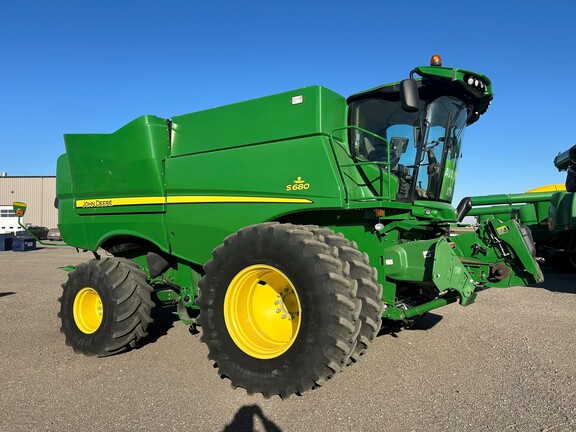 2017 John Deere S680 Combine