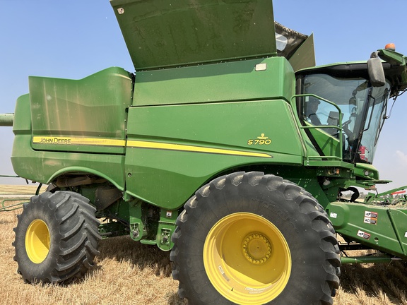 2020 John Deere S790 Combine