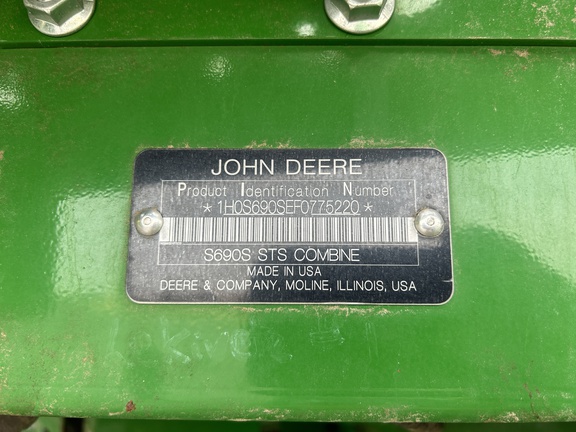2015 John Deere S690 Combine
