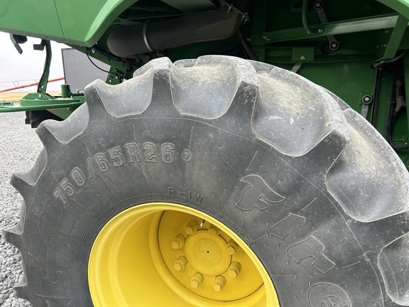 2015 John Deere S690 Combine