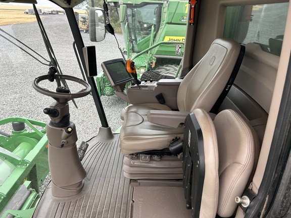 2015 John Deere S690 Combine