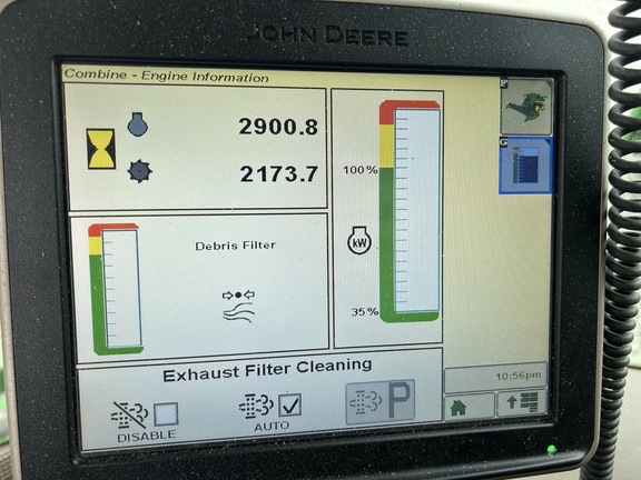 2015 John Deere S690 Combine