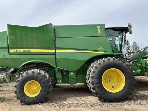 2018 John Deere S790 Combine