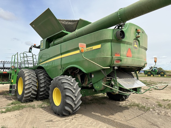 2018 John Deere S790 Combine