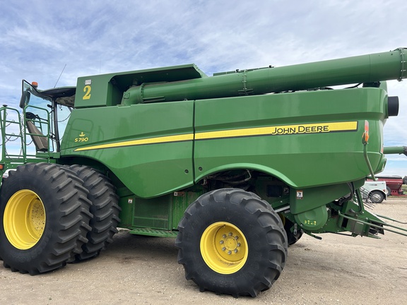 2018 John Deere S790 Combine