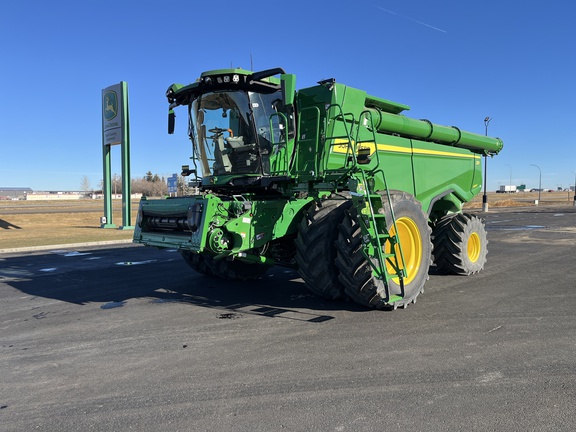 2024 John Deere X9 1100 Combine