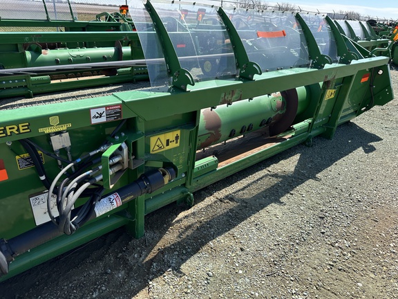 2016 John Deere 615P Header Combine