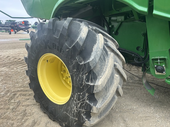 2015 John Deere S690 Combine