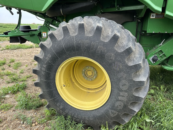 2016 John Deere S670 Combine