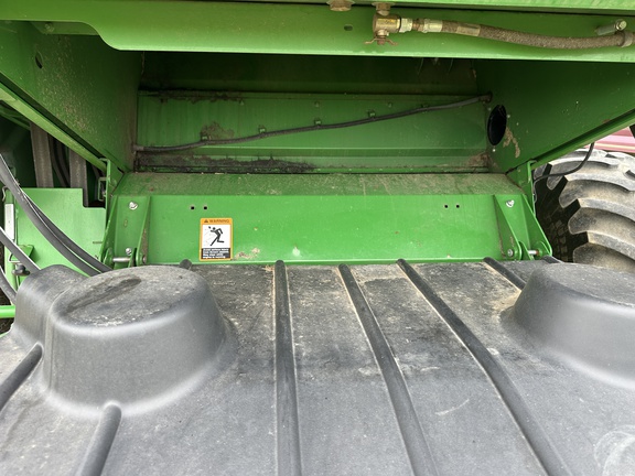 2016 John Deere S670 Combine