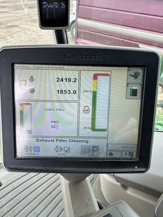 2016 John Deere S670 Combine