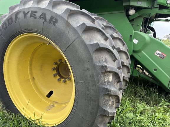 2016 John Deere S670 Combine