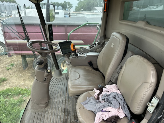 2016 John Deere S670 Combine