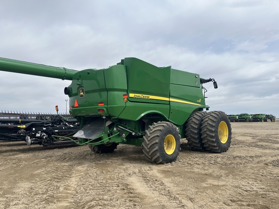 2022 John Deere S780 Combine