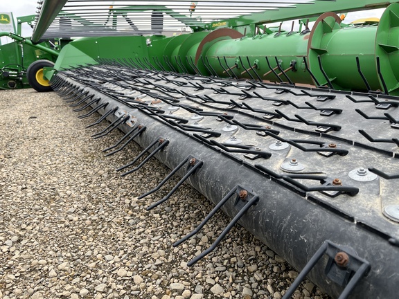2019 John Deere 615P Header Combine