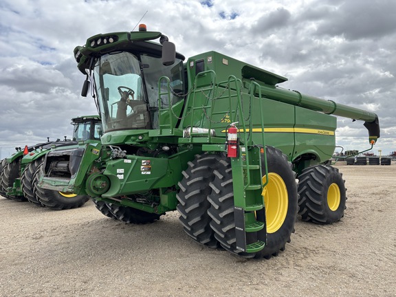 2018 John Deere S790 Combine