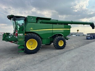2022 John Deere S780 Combine