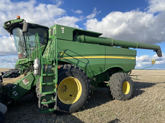 2015 John Deere S670 Combine