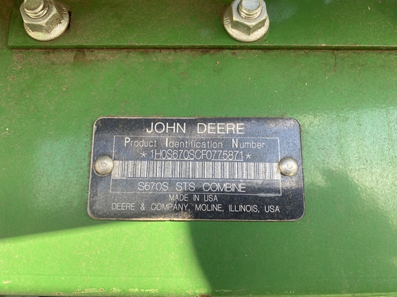 2015 John Deere S670 Combine