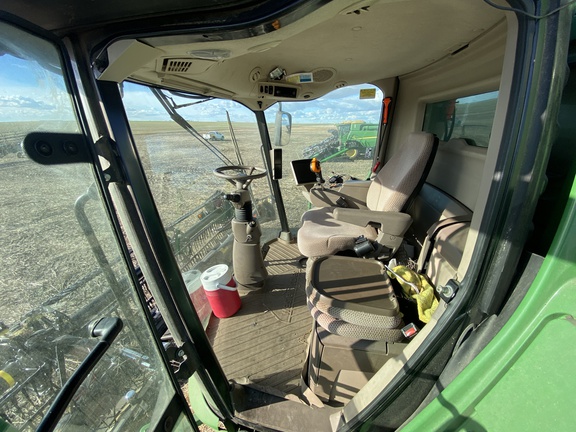2015 John Deere S670 Combine