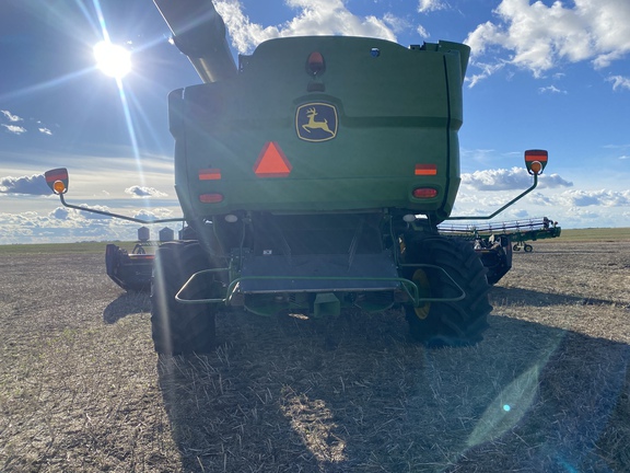 2015 John Deere S670 Combine