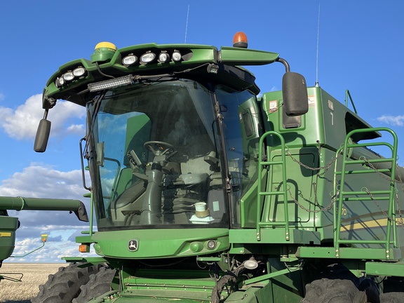 2013 John Deere S670 Combine