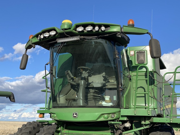 2013 John Deere S670 Combine
