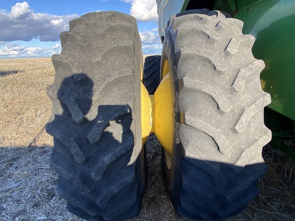 2013 John Deere S670 Combine