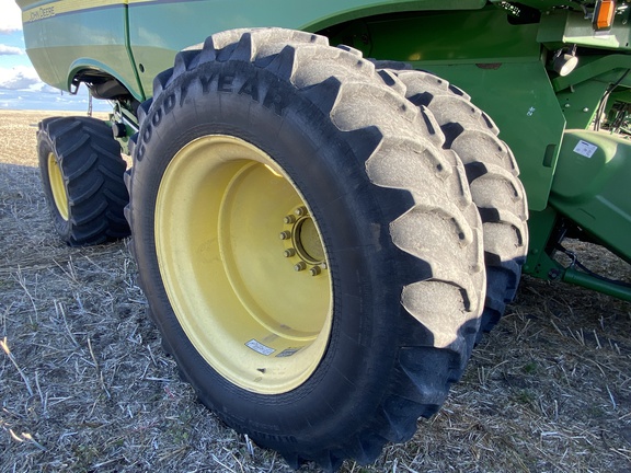 2013 John Deere S670 Combine