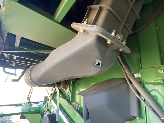 2013 John Deere S670 Combine