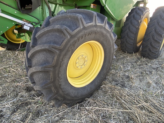 2013 John Deere S670 Combine