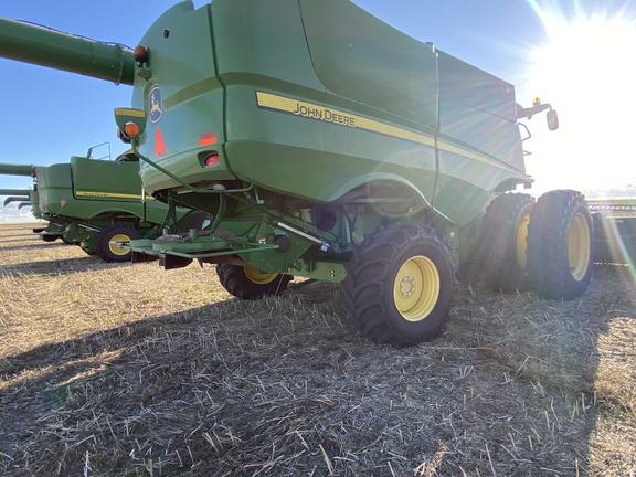 2013 John Deere S670 Combine