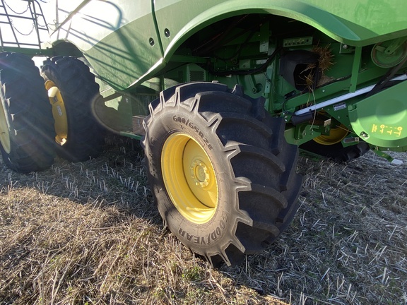 2013 John Deere S670 Combine