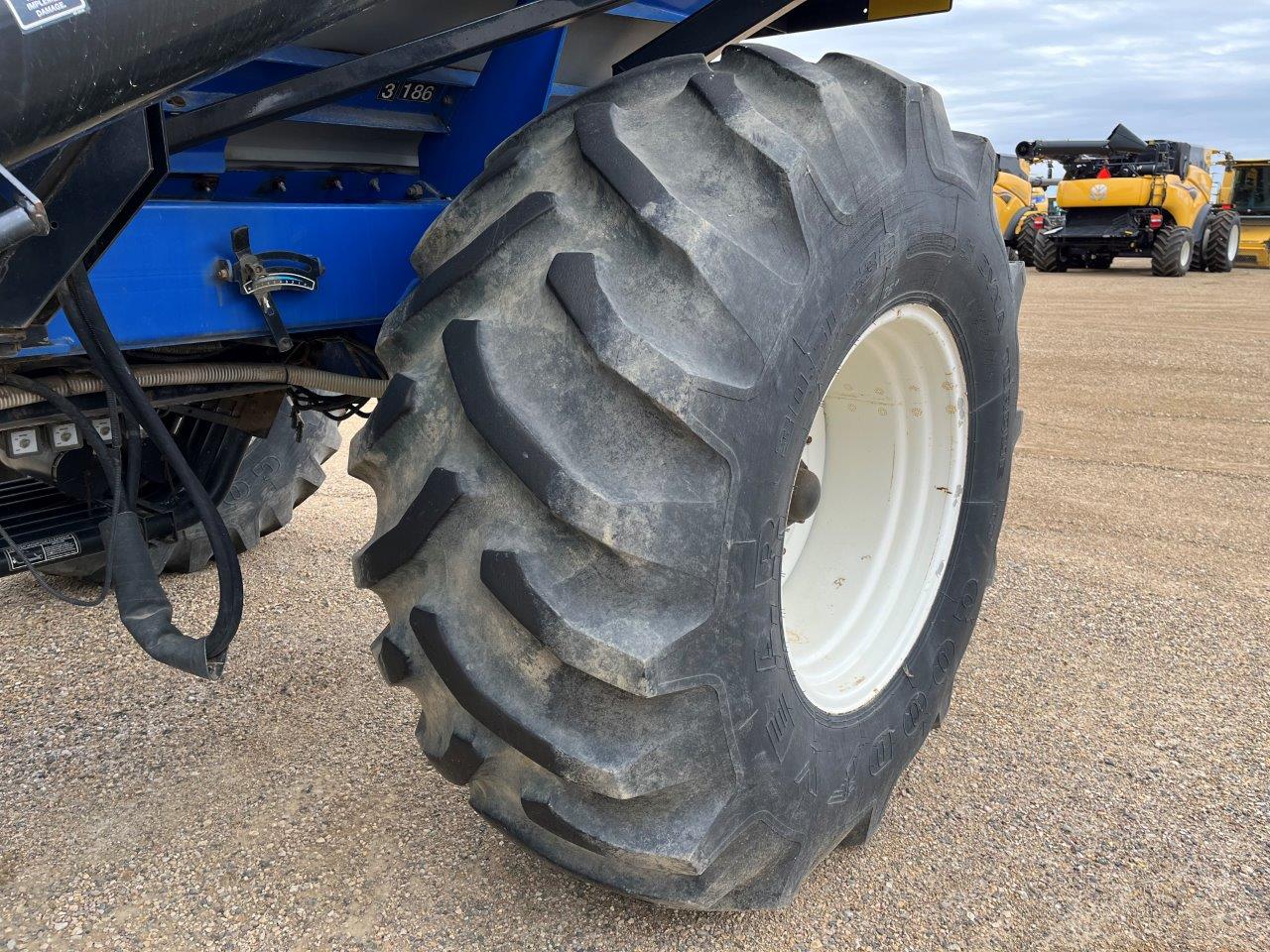 2010 New Holland P1060 430 Air Tank/Cart