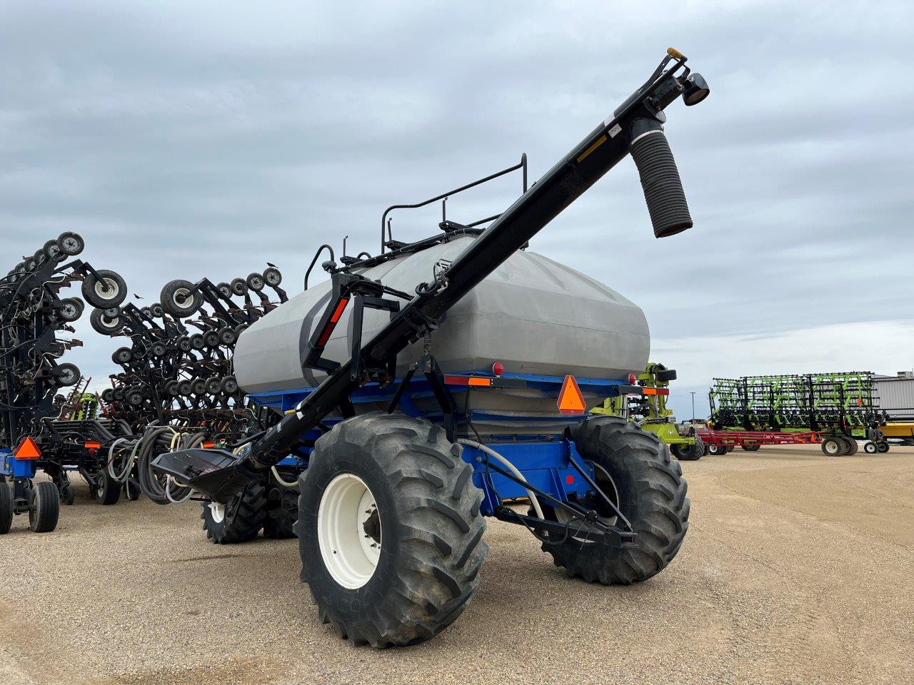 2010 New Holland P1060 430 Air Tank/Cart