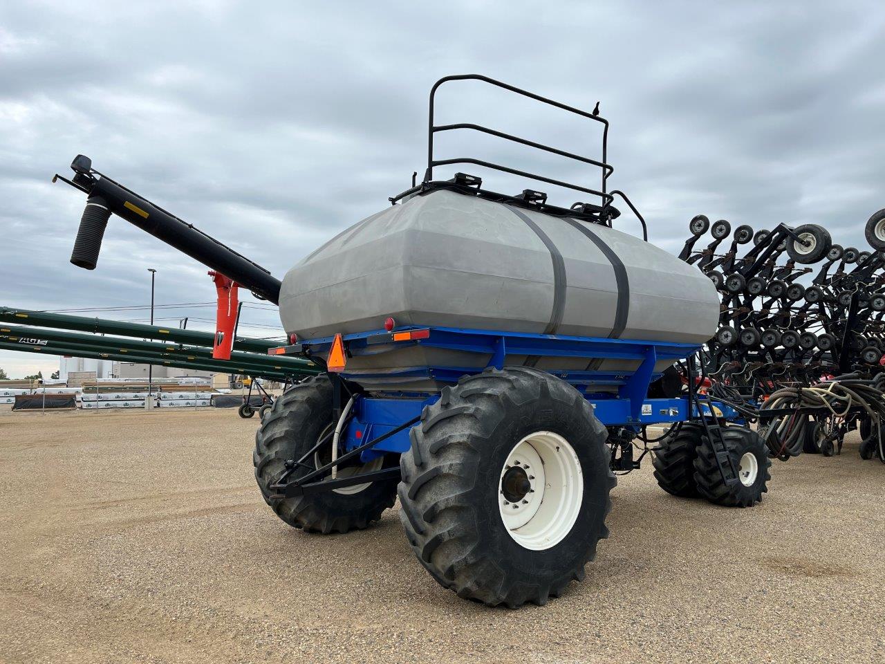 2010 New Holland P1060 430 Air Tank/Cart