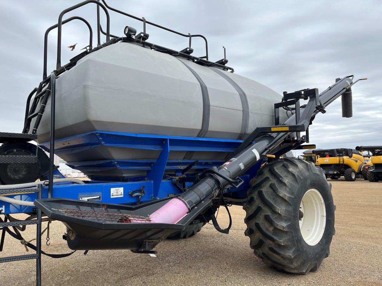 2010 New Holland P1060 430 Air Tank/Cart