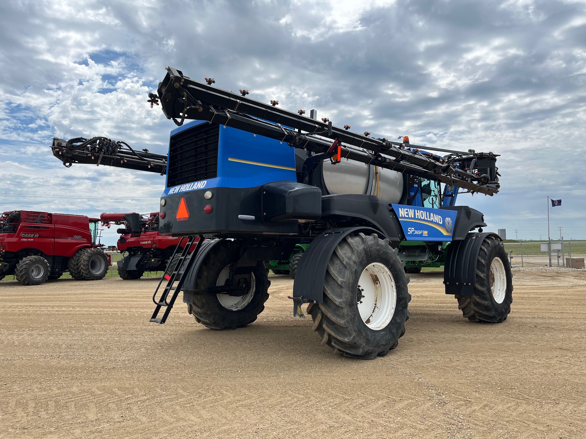 2014 New Holland SP.365F Sprayer/High Clearance