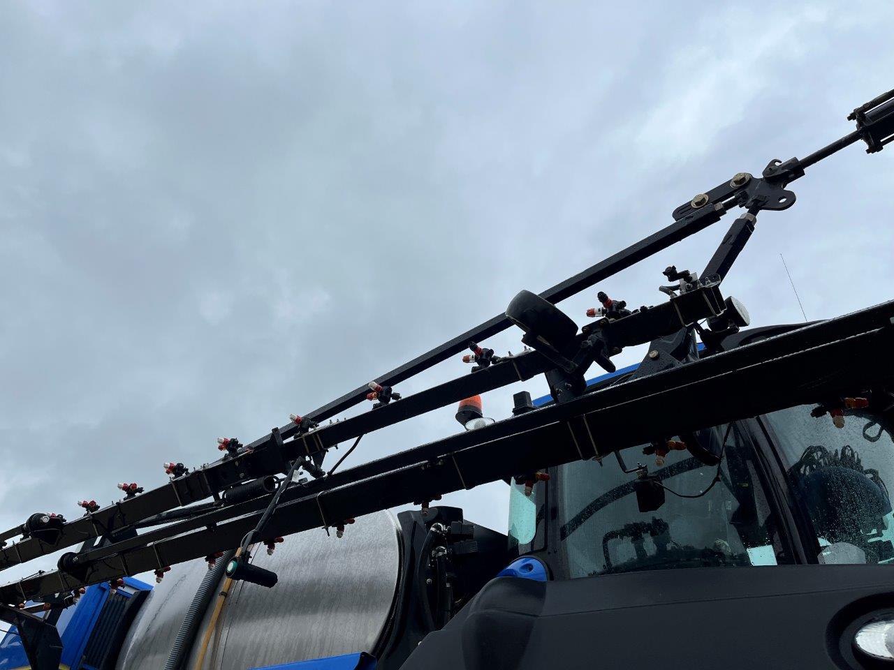 2014 New Holland SP.365F Sprayer/High Clearance