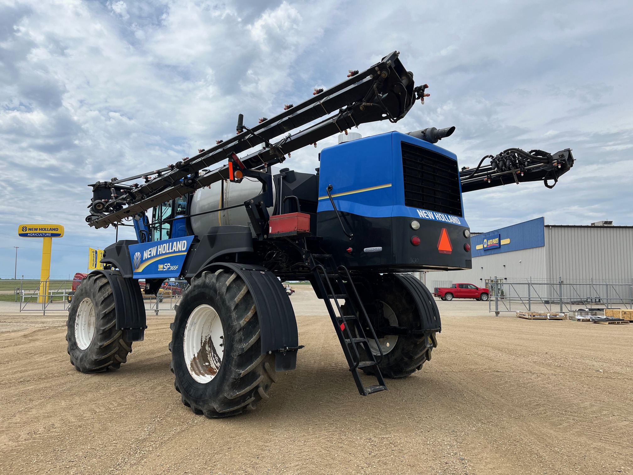 2014 New Holland SP.365F Sprayer/High Clearance