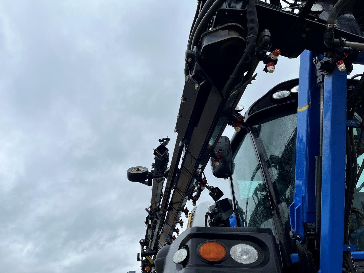 2014 New Holland SP.365F Sprayer/High Clearance