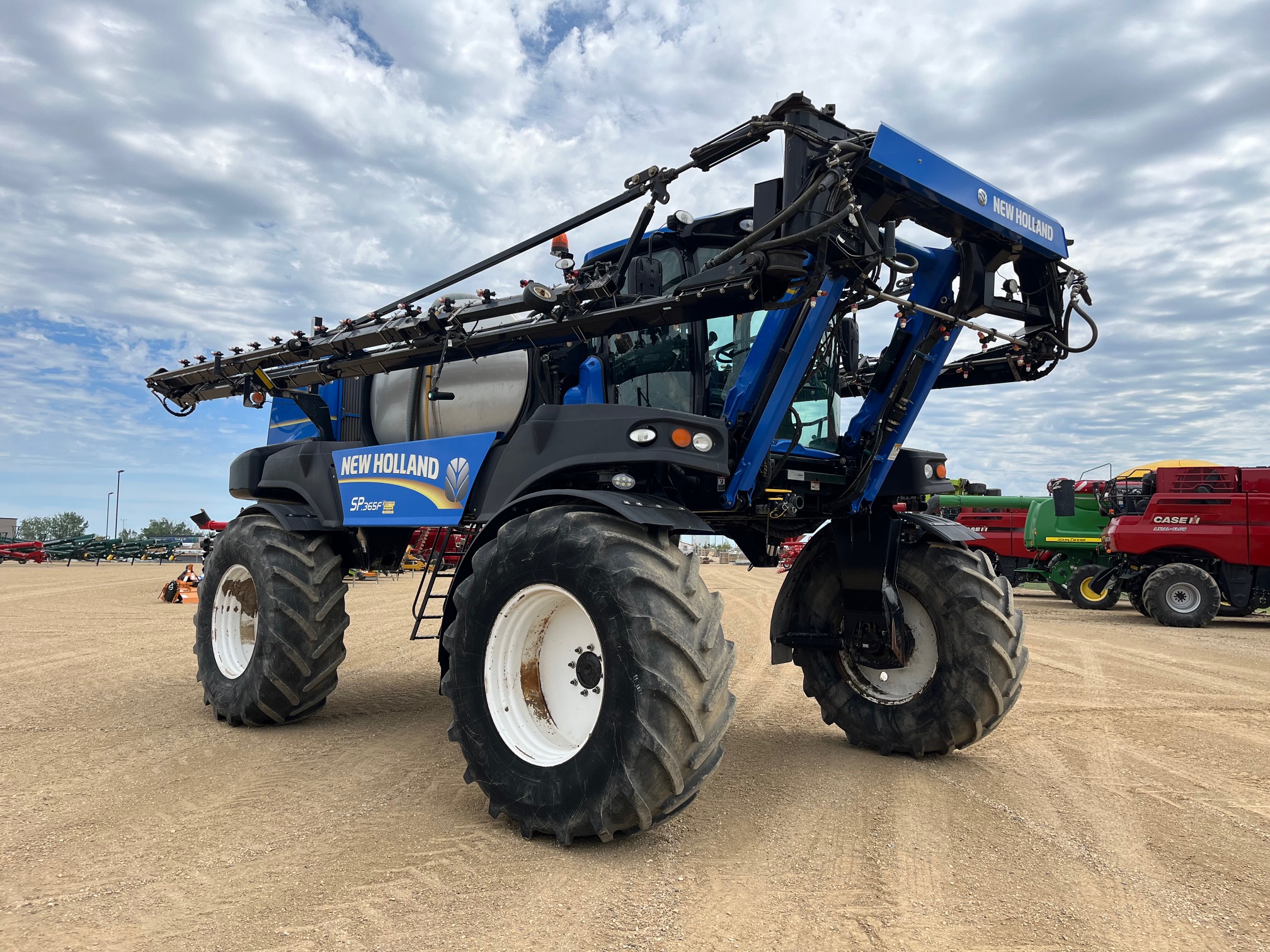 2014 New Holland SP.365F Sprayer/High Clearance