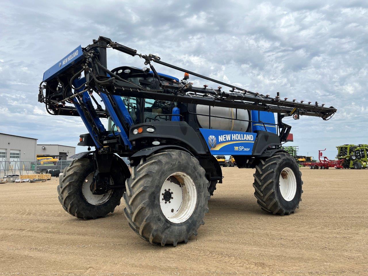 2014 New Holland SP.365F Sprayer/High Clearance