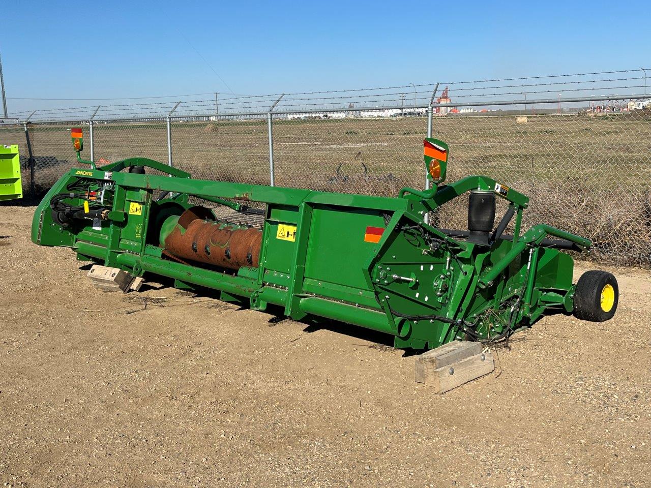 2010 John Deere 615P Header Combine