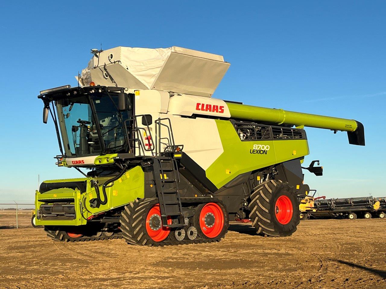 2022 CLAAS 8700TT Combine