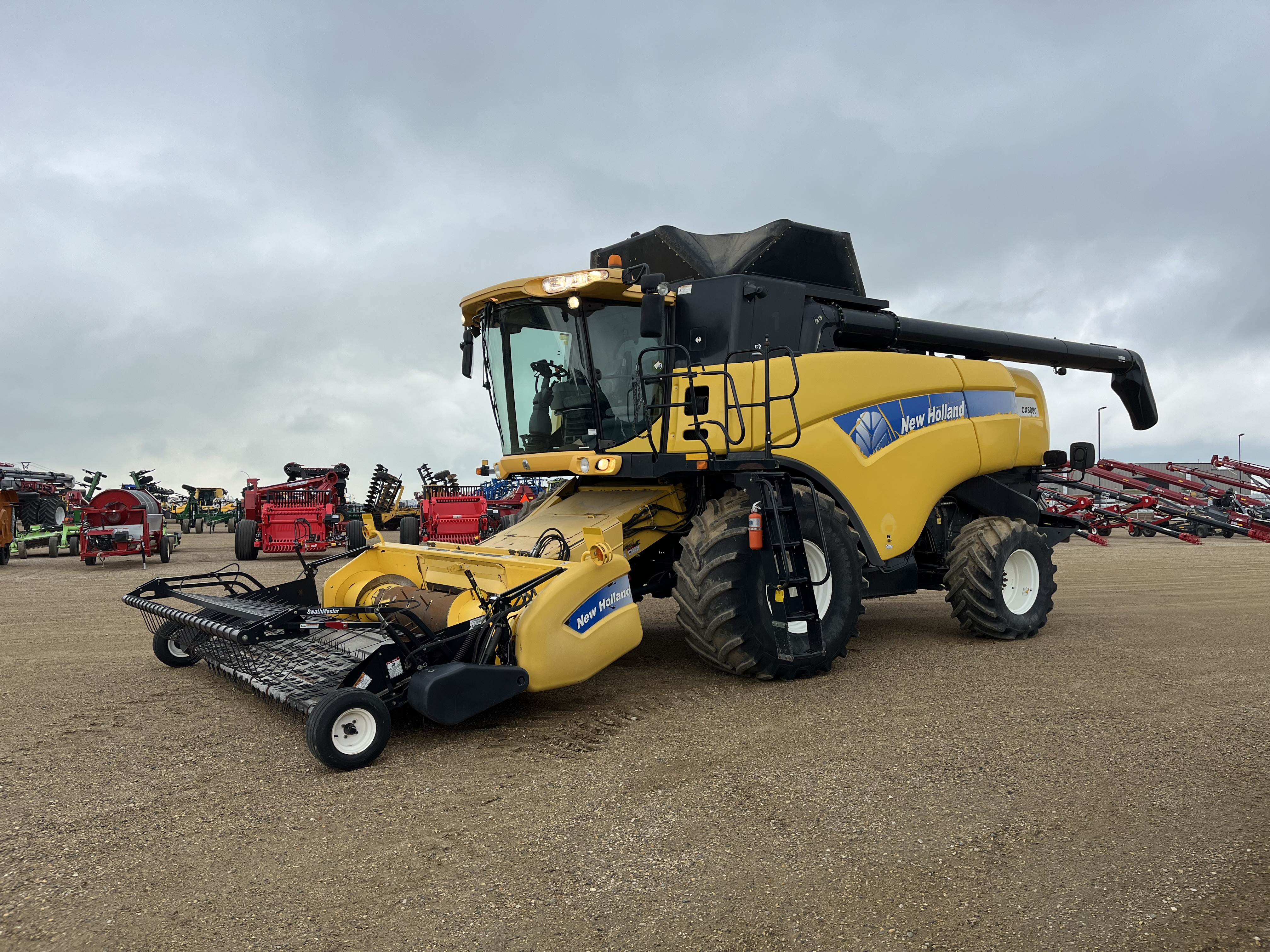 2008 New Holland CX8080 w/ 76C-14' Combine