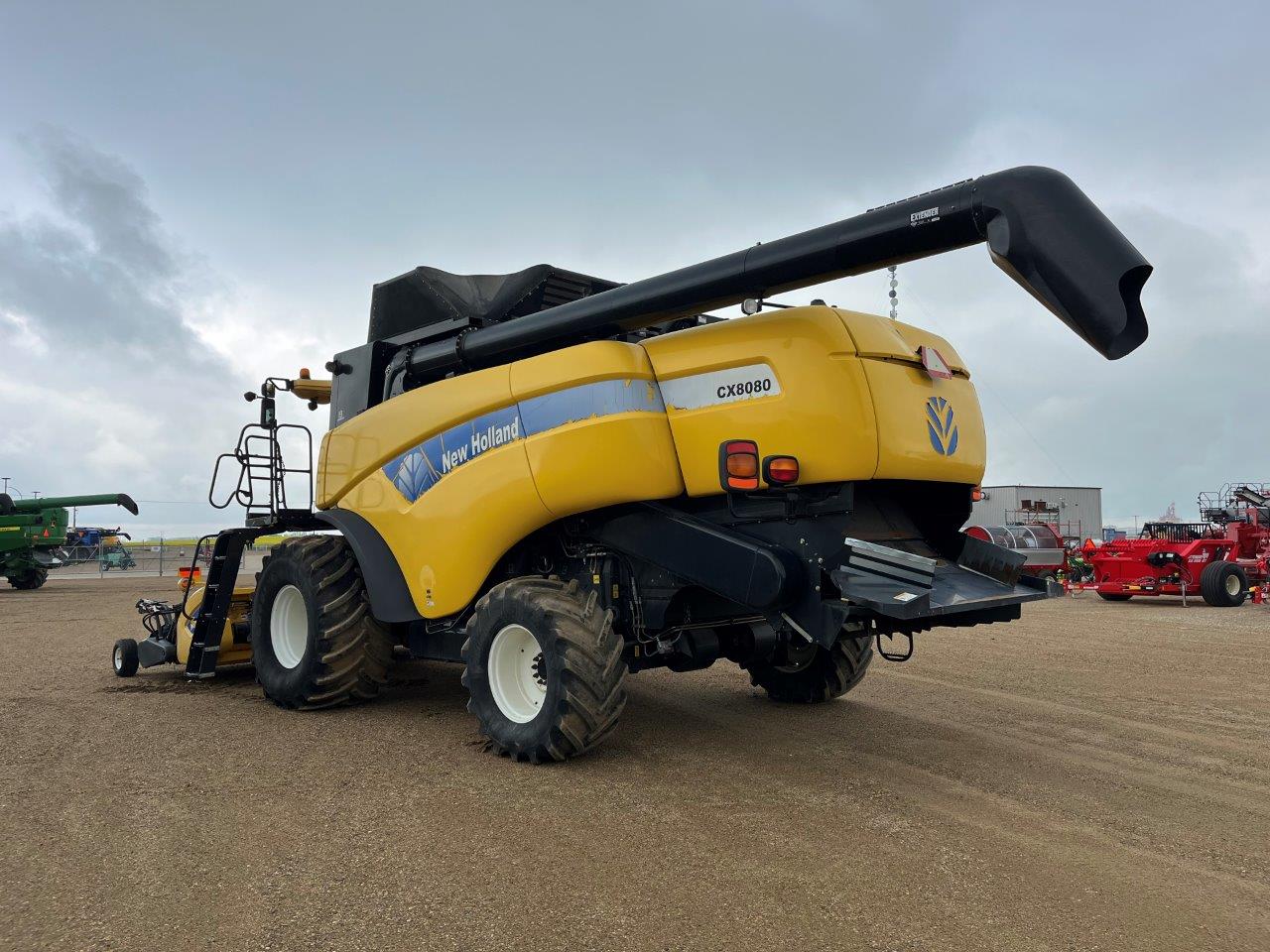 2008 New Holland CX8080 w/ 76C-14' Combine