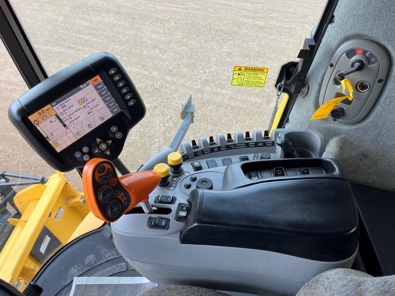 2008 New Holland CX8080 w/ 76C-14' Combine